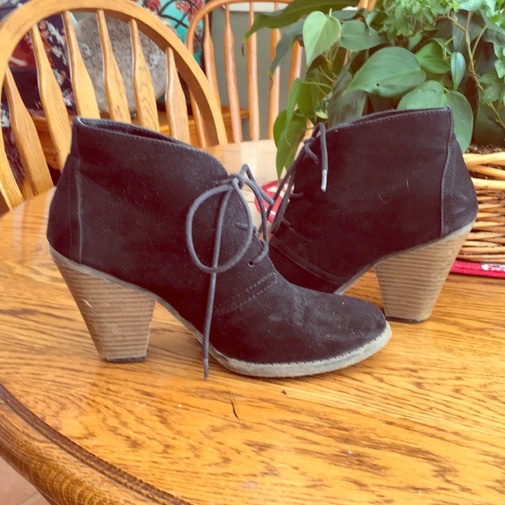 Lace Up Black Wedged Pumps